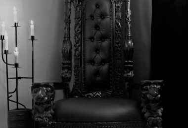 montreal-bdsm-dungeon-upscale-master-throne-chair